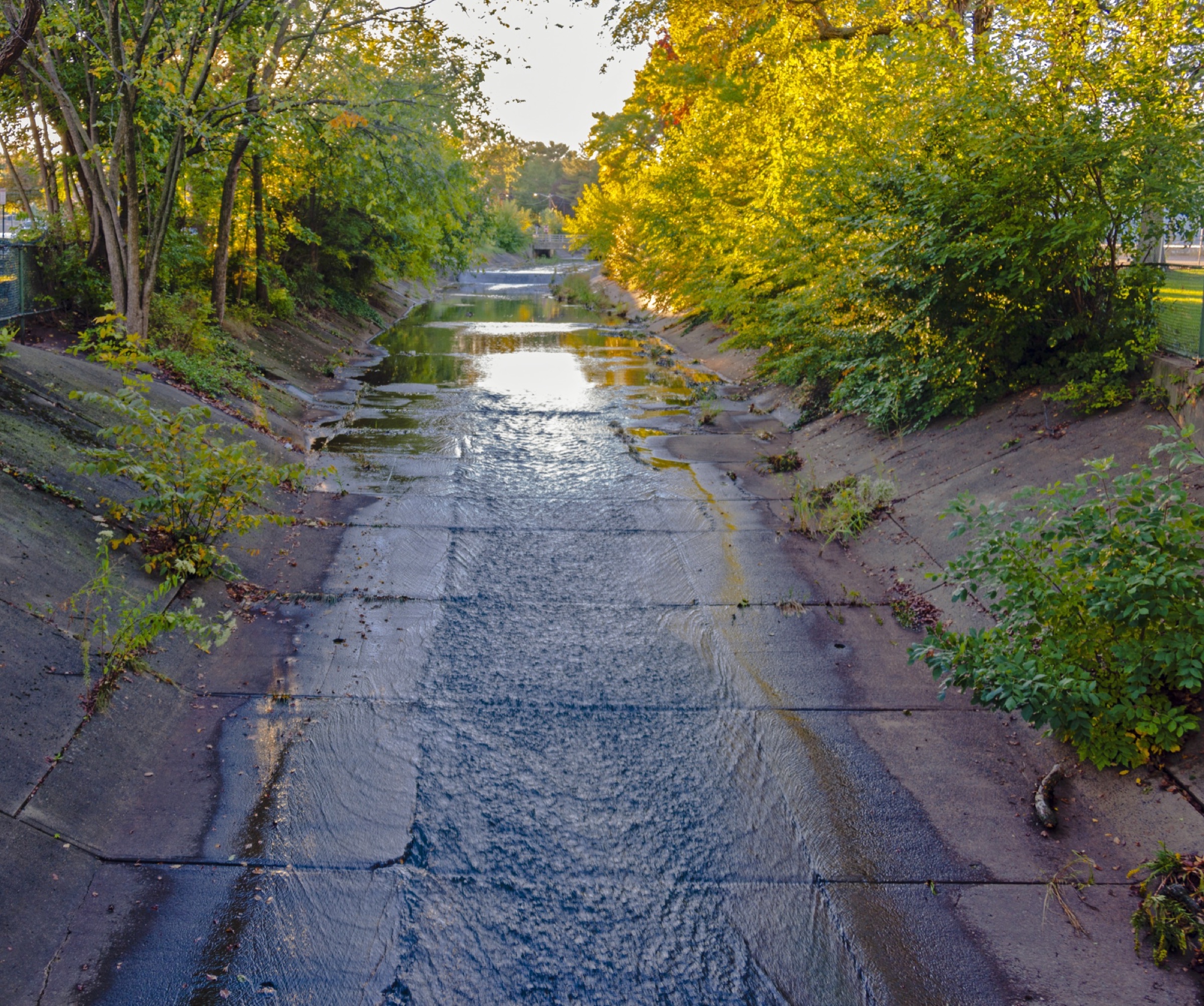 Heards Brook flowing through Woodbridge, New Jersey