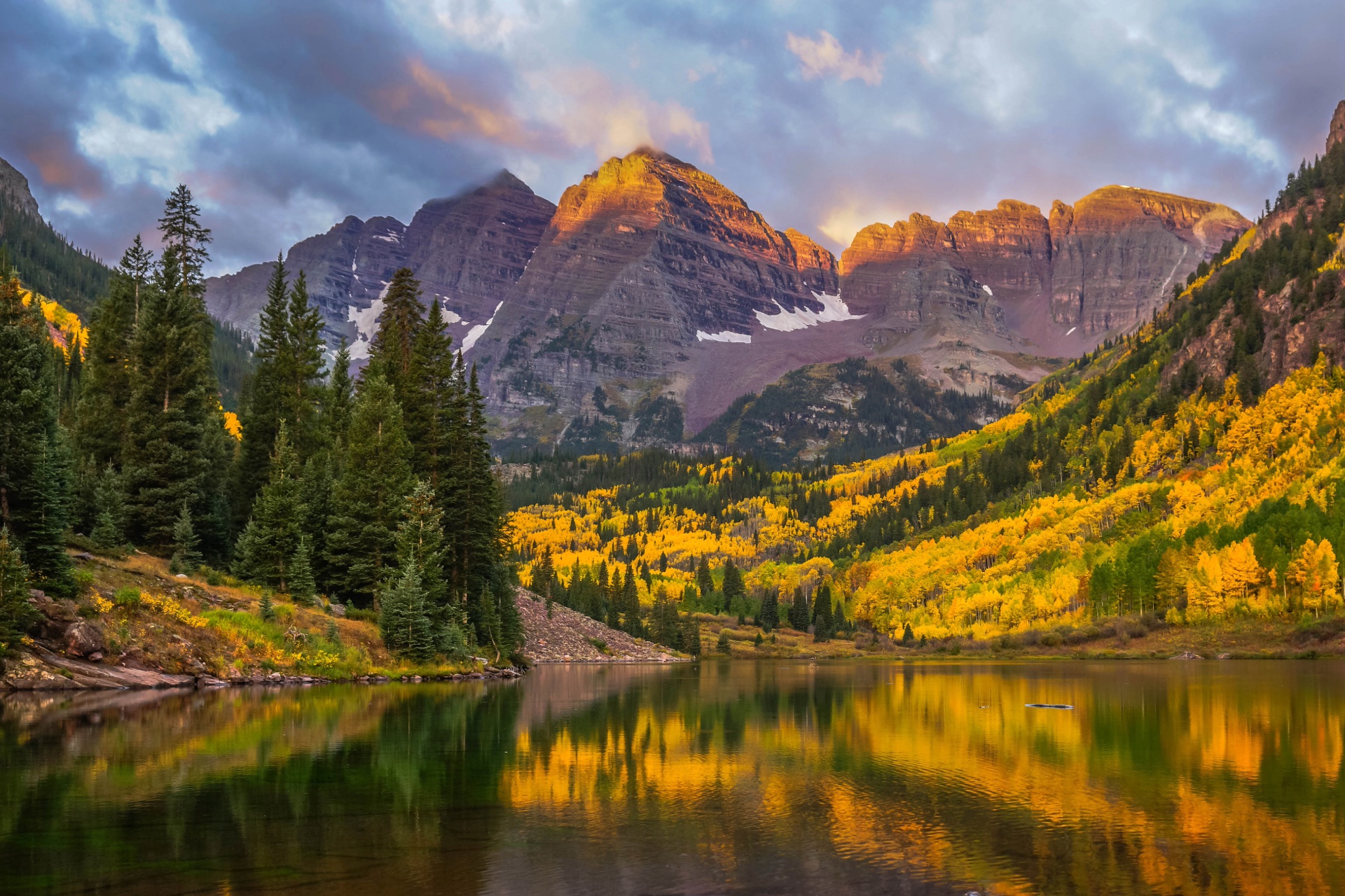Maroon Bells and autumn foliage reflected in Maroon Lake, Colorado